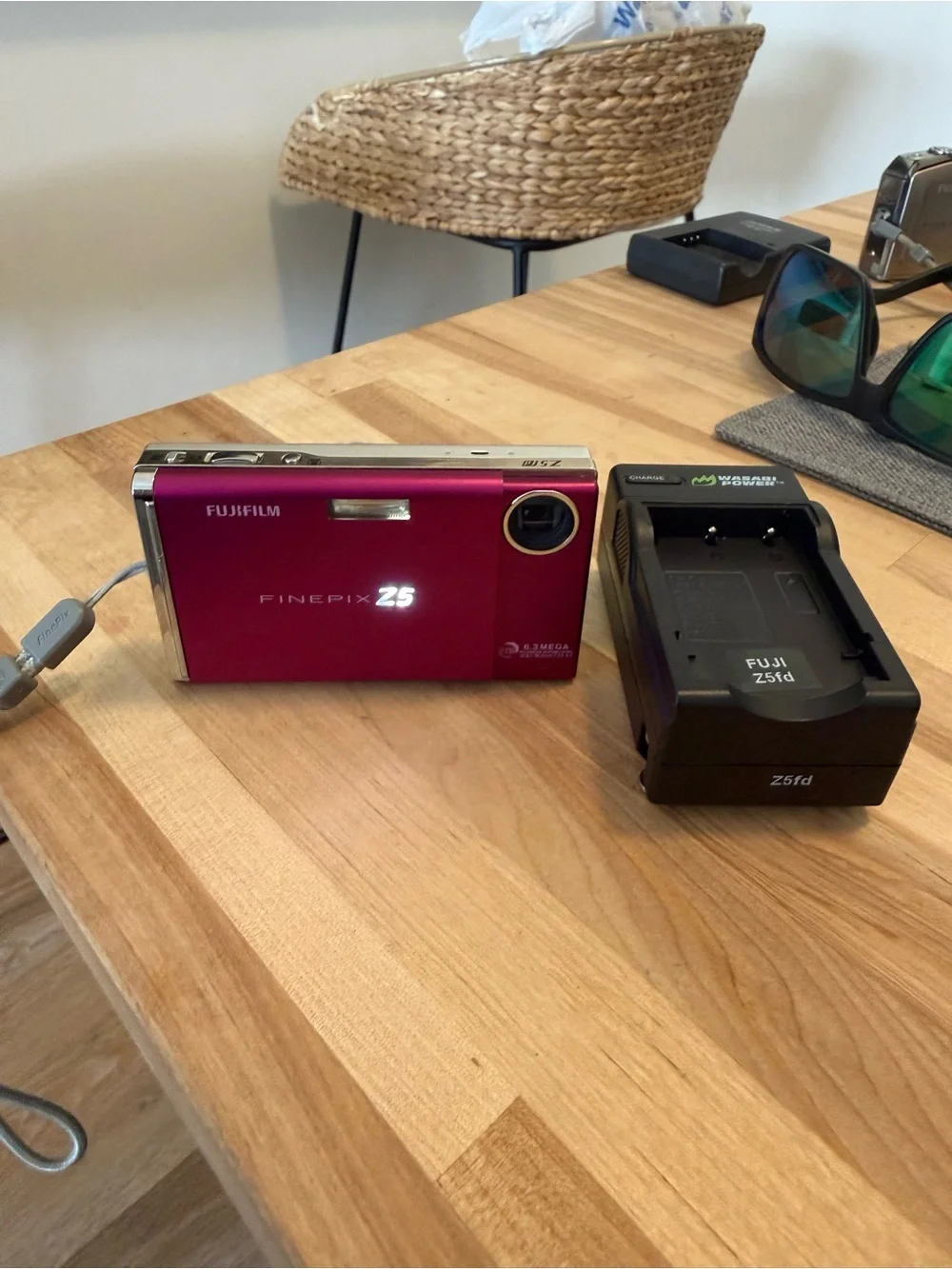 Fujifilm FinePix Z5 FD Hot Pink Compact Digital Camera
